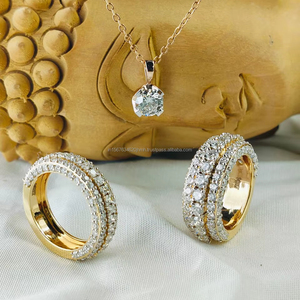 Anillos de oro amarillo con una banda de diamantes redondos y un collar con un colgante redondo, joyería de lujo para novias, regalo de aniversario de boda para ella - Product Image 1