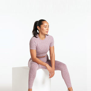 เสื้อครอปท็อปออกกำลังกายแฟชั่นฤดูร้อน แขนสั้น คอวี ทรงเข้ารูป ดีไซน์ใหม่ ราคาโรงงาน ขายส่ง ผ้าฝ้าย 100% สำหรับผู้หญิง - Product Image 4