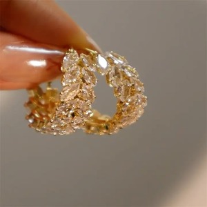 Modernos Pendientes de Aro para Mujer con Moissanita 925 de Corte Marquesa Exquisito, en Plata de Ley con Baño de Oro Amarillo de 18K y Diamantes - Product Image 1
