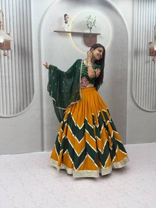 Conjunto Tradicional Indio de Lehenga y Choli Verde Amarillo, Completamente Cosido, Corte Holgado, Ropa de Boda para Mujer, Tela de Algodón Rion - Product Image 6