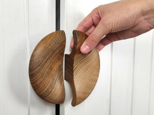 Poignées de tiroir rustiques faites à la main, poignées de tirage minimalistes en bois, collection élégante de poignées de meuble, poignées de placard en bois rond et lisse - Product Image 3