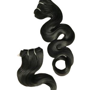 Cheveux humains vierges non transformés, cuticules alignées, faisceaux ondulés naturels, extensions de cheveux humains de l'usine indienne - Product Image 5