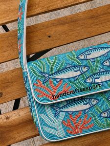 Sac à main artisanal perlé de haute qualité, coloré et tendance, avec motif poisson et corail - Product Image 5