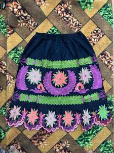 Falda corta plisada polinesiana con bordado personalizado para mujer, de poliéster transpirable, a la moda, en oferta de verano. - Product Image 3