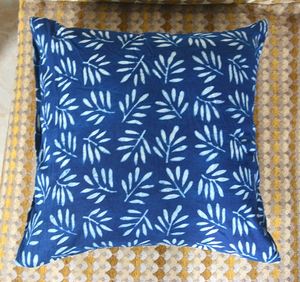 ปลอกหมอนอิงพิมพ์ลายด้วยมือสีครามธรรมชาติ ผ้าฝ้ายยั่งยืน - Product Image 4