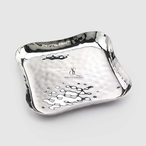 Plateau carré en argent martelé, élégant plateau de service en métal pour la décoration de maison de luxe, la restauration hôtelière et les cadeaux - Product Image 1