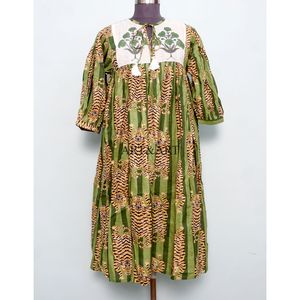 Robe midi trapèze florale faite main vintage pour événements formels, avec pompons, 100% coton, écologique, glamour, pour célébrations côtières, élégante - Product Image 1