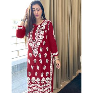 Kurti en rayonne de créateur avec broderie Chickenkari et bas rouge - Product Image 1