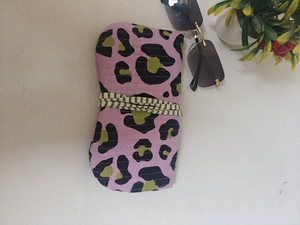 Étui à lunettes de soleil matelassé vert voilette pour femme |   Pochette à lunettes en coton faite à la main, modèle Q P-1, rectangulaire - Product Image 3