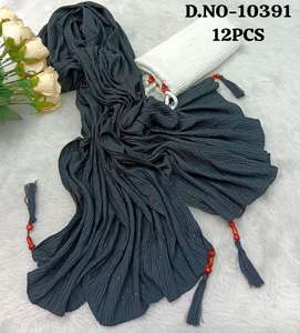 Ensemble de hijab et foulard en mousseline froissée de qualité supérieure avec détails élégants en pompons et accents dorés scintillants – Pack de 12 pièces en gros (Noir) - Product Image 3