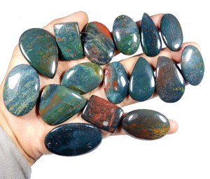 Cabochon en pierre de sang naturelle |   Pierre précieuse Héliotrope verte et rouge |   Bijoux faits à la main en pierre |   Cabochon de cristal de guérison - Product Image 1