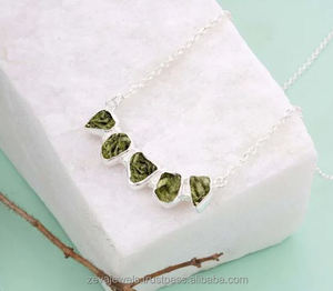 Collar de moldavita cruda Natural de plata 925, colgante de barra de cinco piedras, joyería de piedras preciosas genuinas para mujer - Product Image 1