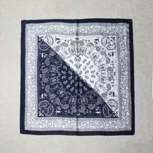 Écharpe carrée réversible pour femme, motif Paisley, bleu marine et blanc, pour un usage quotidien au printemps, impression numérique, légère et durable - Product Image 4