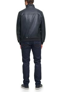Veste en cuir de motard pour homme, style streetwear haut de gamme, coupe ajustée avec épaulettes rembourrées, disponible pour homme - Product Image 3