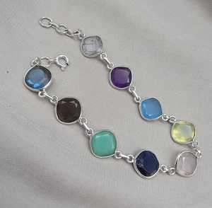 Bracelet à breloques plaqué argent avec pierres multicolores serties en canal, forme ronde, pierres précieuses naturelles, bijoux tendance pour femme, cadeau raffiné - Product Image 5