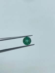 Collar Unisex de Alta Calidad con Incrustaciones Personalizadas de Esmeralda Clásica Verde Natural de 5mm y 0.45cts, Corte Esmeralda, Calidad A1, para Fiestas - Product Image 4