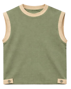 Ensemble décontracté homme été vert olive et beige contrastant, haut sans manches et short, taille à cordon, mélange de coton respirant et confortable - Product Image 1