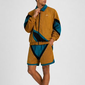 Ensemble survêtement homme rétro personnalisé OEM, coupe-vent imperméable réfléchissant en coton avec logo frontal, veste zippée épaisse et short, sweats à capuche - Product Image 4