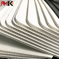 Pp blancs pour le plastique ondulé de feuille creuse pour des feuilles de carton ondulé de coupe de coutume de conseil de Coroplast