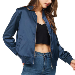 Veste bomber en satin personnalisée de haute qualité pour femmes, manches longues, col montant, fermeture éclair, style baseball, veste universitaire en satin - Product Image 4