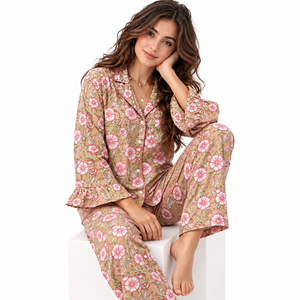 Ensemble de pyjama en coton floral deux pièces de luxe pour femmes, vêtements de nuit respirants pour l'automne avec logo tricoté sur le devant, décontracté pour adultes - Product Image 3