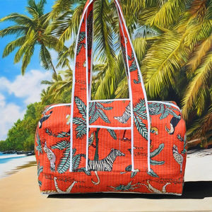 กระเป๋าเดินทางผ้าฝ้ายพิมพ์ลายป่าผลไม้แบบควิลท์ ทำมือจากอินเดีย สำหรับผู้หญิง ขนาดใหญ่ จุของได้เยอะ ทนทาน น้ำหนักเบา เป็นมิตรกับสิ่งแวดล้อม พกพาสะดวก - Product Image 1