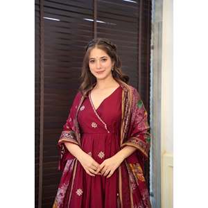 Ensemble robe Anarkali et dupatta de créateur pour les soirées - Product Image 1