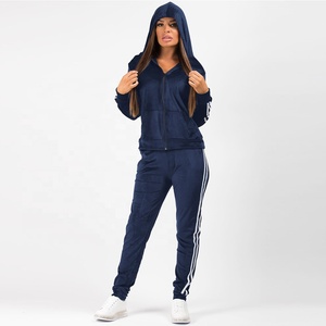 PIHA SPORTS Ensemble de survêtement d'hiver en molleton de coton à capuche 2 pièces pour femme, design personnalisé, tailles 8-22 - Product Image 1