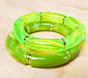 Bracelet en résine Bijoux ethniques exquis pour femmes Style élégant Construction légère et mode tendance - Product Image 1