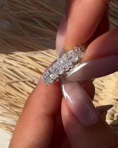 Anillos de compromiso y boda de eternidad completa con diamantes cultivados en laboratorio de 9 quilates, corte cojín alargado, engaste de púas compartidas, personalizados en oro macizo de 14K/18K - Product Image 6