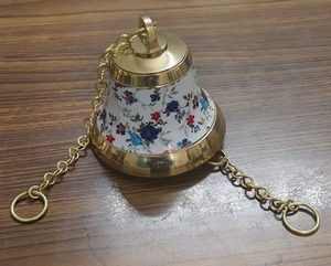 Campana Colgante de Latón Chapado en Oro Hecha a Mano con Diseño Floral, Adorno Decorativo para Decoración Interior Elegante - Product Image 3