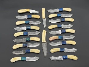Couteau de chasse en acier Damas, lame à pointe clip, manche en os avec intercalaire bleu, couteau EDC à lame fixe de 7 pouces avec étui - Product Image 5