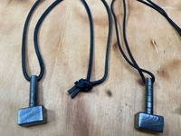 Collier de Marteau de Thor en Acier Damas Fait à la Main Vintage Mjolnir Pur Cuir Chaîne Pendentif Religieux Chrétien Symbole DIEUX THUNDERS