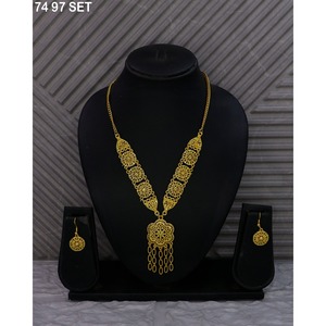 Trendy Gold Plated Alloy Fashion Jewelry <b>Set</b> Gold Plated Women's Classic Alloy Necklace and Earring <b>Set</b> for Wedding Engagement - Product Image 1