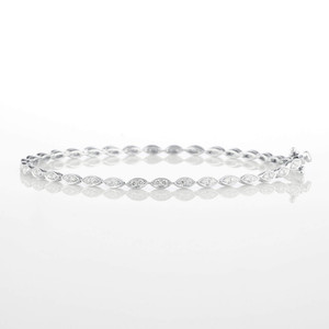 Bracelet tennis en or 18 carats style marquise avec diamants de laboratoire - Product Image 1