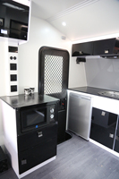 Caravane de voyage tout-terrain de 14,6 pieds avec porte arrière à rampe pour ATV, UTV, moto, camping-car fermé