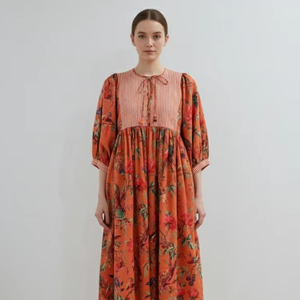 เดรสสั้นทรงเอ คอวี ลายดอกสีส้ม พิมพ์ลายด้วยมือ ผ้าฝ้าย 100% สำหรับผู้หญิง ลายพฤกษศาสตร์  ใส่ได้ในโอกาสทางการ ซักได้ ระบายอากาศดี เหมาะสำหรับใส่ในชีวิตประจำวัน ฤดูร้อน - Product Image 1