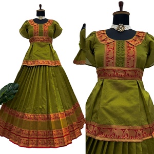 Hermoso Conjunto Moderno de Choli y Pantalón Verde Oliva de Diseñador para Fiestas y Bodas con Forro Interior de Seda y Cremallera Trasera con Cadena de Microcosturas - Product Image 1