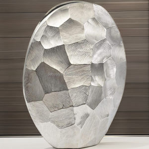 Vase ovale en aluminium Hammerd Desig Unique Home Decore Living Room Hand Made Vase - Product Image 2