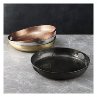 Plateau de service Art Déco artisanal en aluminium, finition antique, compatible micro-ondes, vaisselle de luxe personnalisable pour hôtels et décoration intérieure