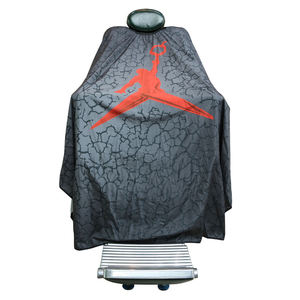 Capa de Peluquería con Estampado de Michael Jordan, Poliéster Resistente, para Uso en Salón y Barbería, Cierre Ajustable en el Cuello - Product Image 6