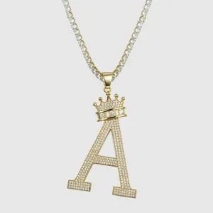 Colgante con Letra Inicial Personalizada, Diamante Simulado Redondo de 2 Quilates, Chapado en Oro Amarillo de 14k - Product Image 2
