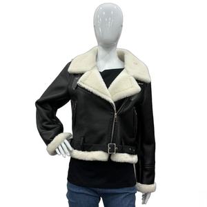 Chaqueta de Mujer Corta de Otoño, Negra, de Piel Sintética, Cortavientos, Tejida, Estampada, Moderna, con Cuello Vuelto, de Cuero Proteico - Product Image 4