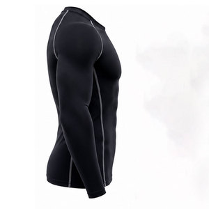 Camiseta de compresión de calidad profesional para mayor comodidad y soporte, que ayuda a mejorar la circulación, la recuperación muscular y la actividad física. - Product Image 3