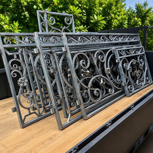 Puerta de Hierro Forjado Tradicional de Lujo con Trabajos Artísticos, Ecológica, Resistente a la Corrosión, Tamaño Personalizado, Acabado Duradero, para Propiedades Prestigiosas - Product Image 4
