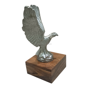 Estatua Moderna de Águila de Aluminio con Alas Extendidas, Tallada en Plata - Decoración Navideña y para el Hogar - Product Image 3
