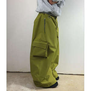 Pantalon cargo parachute long en jean baggy streetwear taille mi-haute pour homme avec revers, fabriqué par un fabricant OEM - Product Image 2
