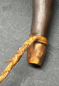 Correa de Cuero de Color Natural con Polvo de Cuerno de Búfalo Ecológico Hecho a Mano por ILAHI, Artículo de Arte Rústico Coleccionable para Halloween y Año Nuevo - Product Image 1
