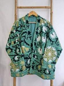 Veste Suzani vert menthe avec broderie multicolore, manteau floral bohème artisanal, vêtements d'extérieur pour femmes - Product Image 2