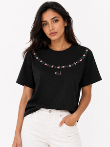 Camiseta Negra Bordada con Flores para Mujer, Cuello Redondo, Manga Corta, Corte Regular, Estilo Casual, Logotipo Personalizado, Todas las Temporadas, OEM - Product Image 5
